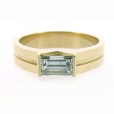 18ct gold ring set with a baguette cut diamond