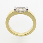 18ct gold ring set with a baguette cut diamond