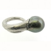 Silver ring set with a baroque black Tahitian pearl